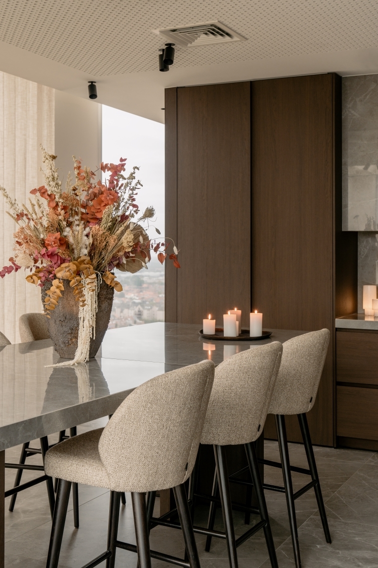 Stylish Master Oak Commands Attention in Upscale 4-Star Hotel